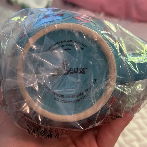 Dr. Seuss Cat In The Hat Hot Cocoa Bombs Mug Set - Picture 6 of 9